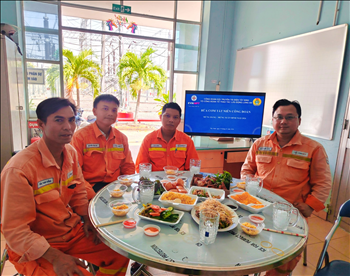 Ấm áp “Bữa cơm tất niên Công đoàn” tại Tổ thao tác lưu động Long An