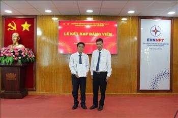 Chi bộ Cơ quan Truyền tải điện thuộc Đảng bộ bộ phận Truyền tải điện miền Tây 3 tổ chức kết nạp đảng viên mới