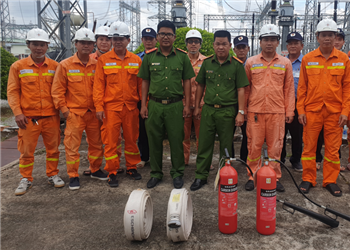 Bồi dưỡng, tuyên truyền và huấn luyện nghiệp vụ phòng cháy, chữa cháy và cứu nạn cứu hộ định kỳ năm 2024 tại Trạm biến áp 220kV Cà Mau.