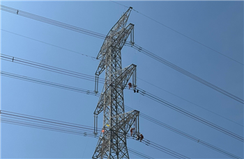 Đội Truyền tải điện Vĩnh Long đảm bảo vận hành an toàn hệ thống truyền tải điện, đáp ứng yêu cầu cung cấp điện an toàn, liên tục trong các ngày Lễ, Tết cuối năm 2025