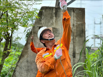 Có một người cán bộ tuyên truyền nhiệt tình tại Đội Truyền tải điện Bình Chánh