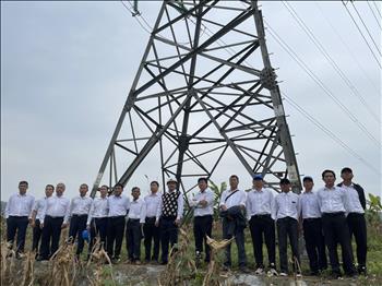 Tham quan, trao đổi, học tập kinh nghiệm trong Công tác quản lý vận hành của Công ty Truyền tải điện 4 tại Công ty Truyền tải điện 1