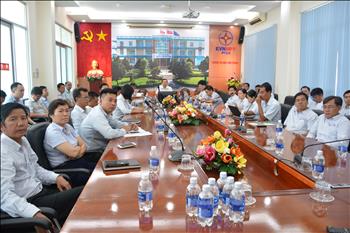 Đội Truyền tải điện Cà Mau tổ chức huấn luyện kỹ năng sơ cấp cứu định kỳ năm 2025 cho người lao động.