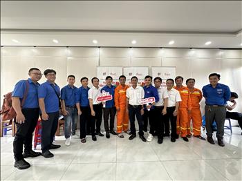 Truyền tải điện Thành phố Hồ Chí Minh hưởng ứng Tuần Lễ hồng EVN lần thứ IX