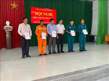 Truyền tải điện Thành phố Hồ Chí Minh khen thưởng đột xuất công tác phối hợp bảo vệ an toàn đường dây 220kV Long An - Mỹ Tho mạch kép